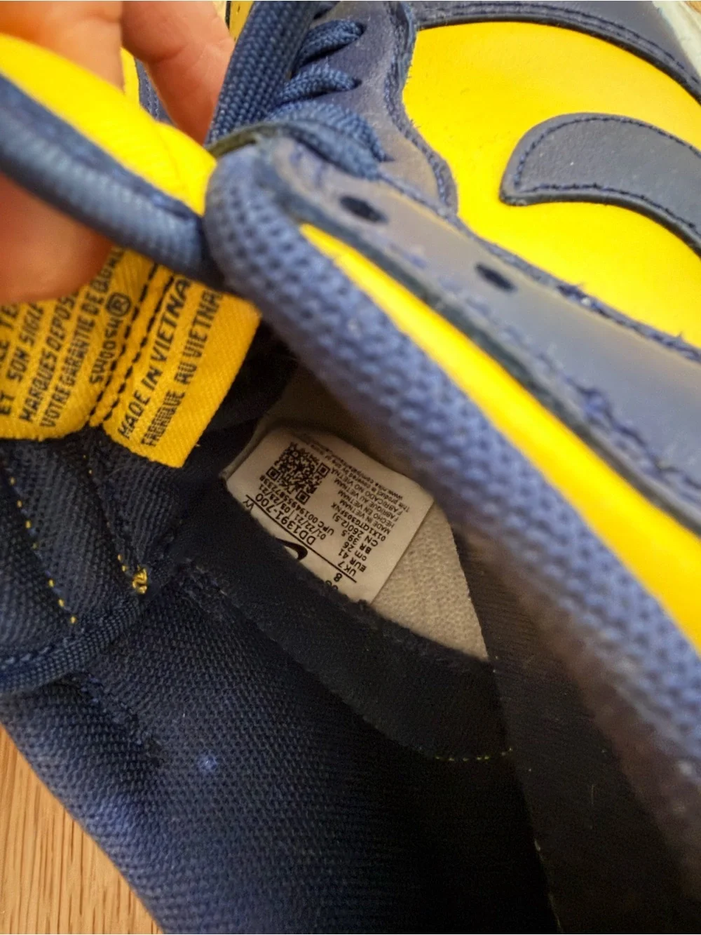 Nike Mens Michigan Dunks Low-Top Sneakers in Navy and Yellow